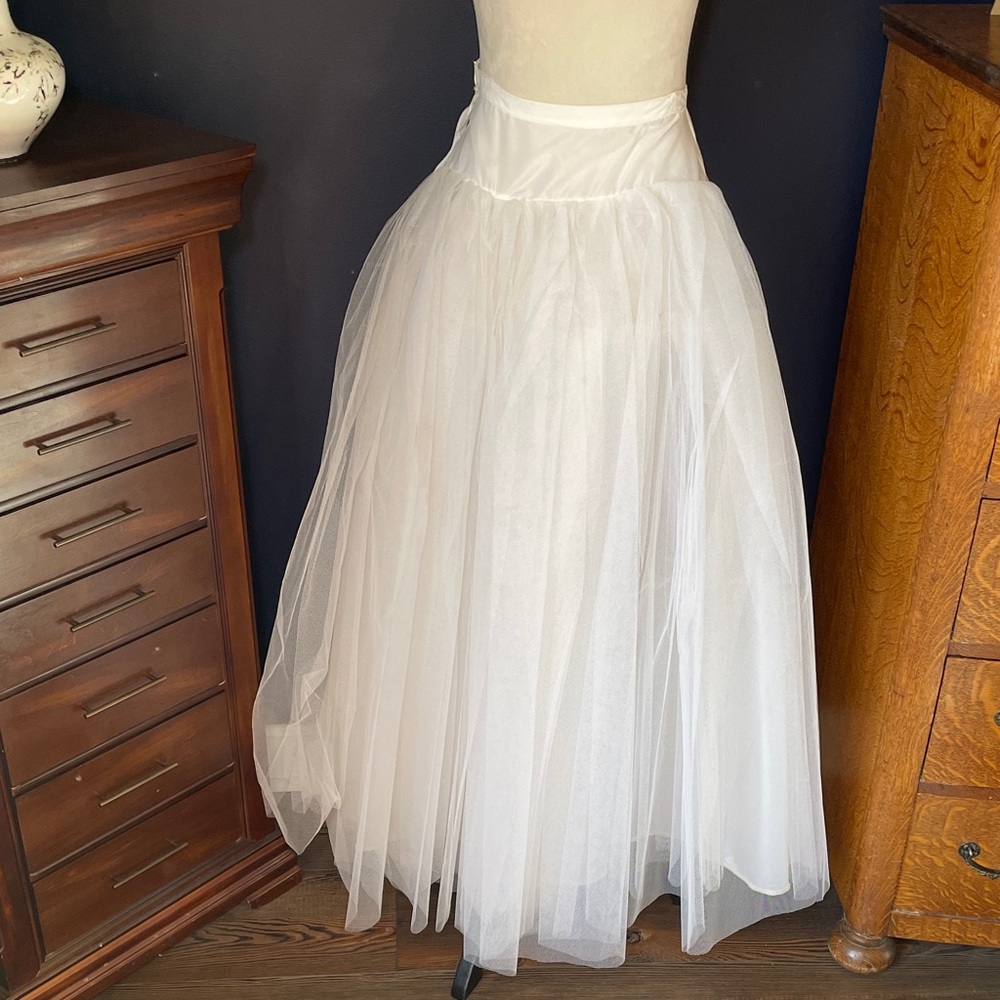 Vintage Merry Modes White Full A-Line Tulle Front Lined Skirt Petticoat Size XS